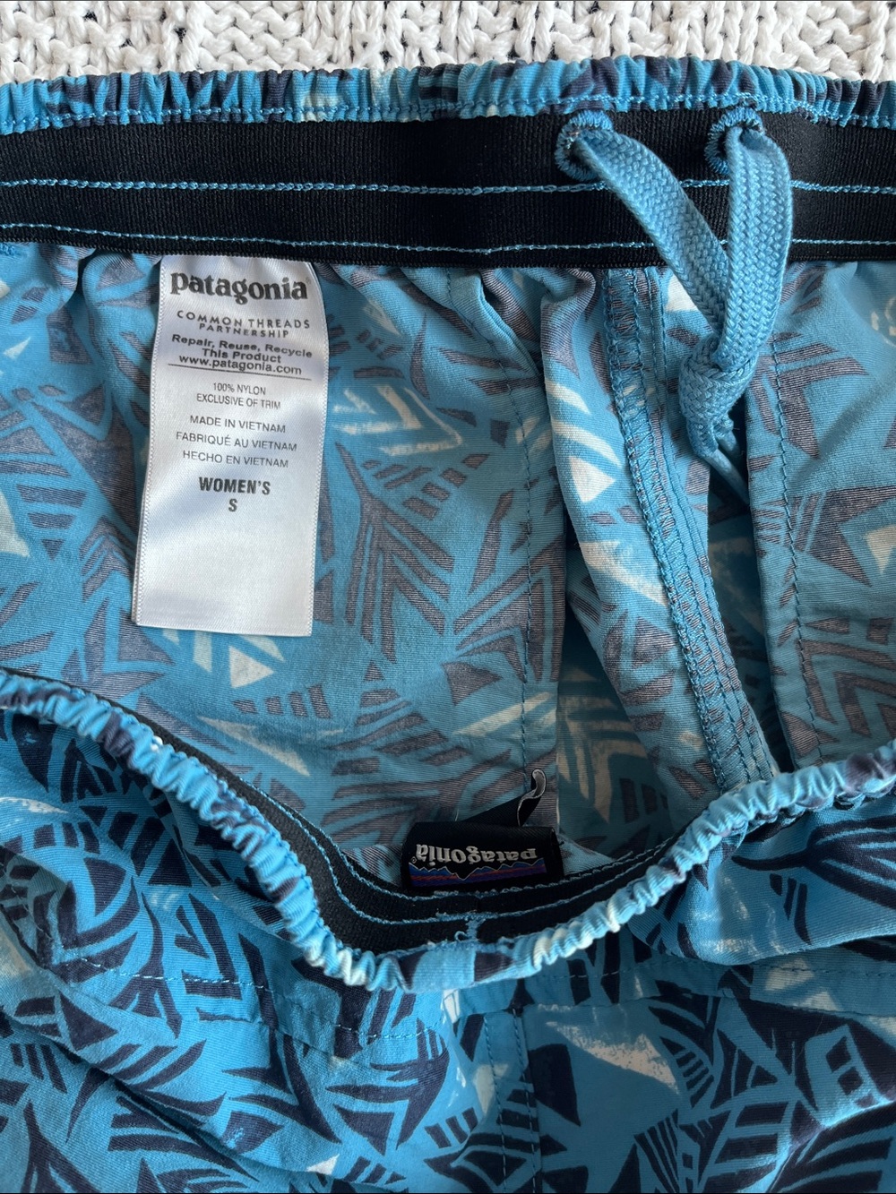 Patagonia® Worn Wear W's Baggies™ Shorts in Azure Geometric Aztec - 5" Sz S - Picture 4 of 12